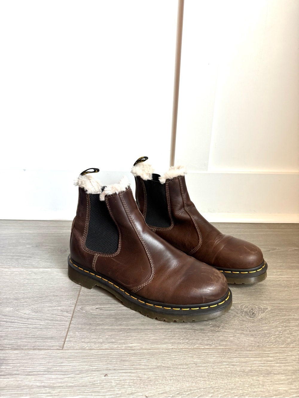 Dr. Martens 2976 Leonore Faux Fur Lined Chelsea Boots Brown Size 10 - Picture 2 of 16